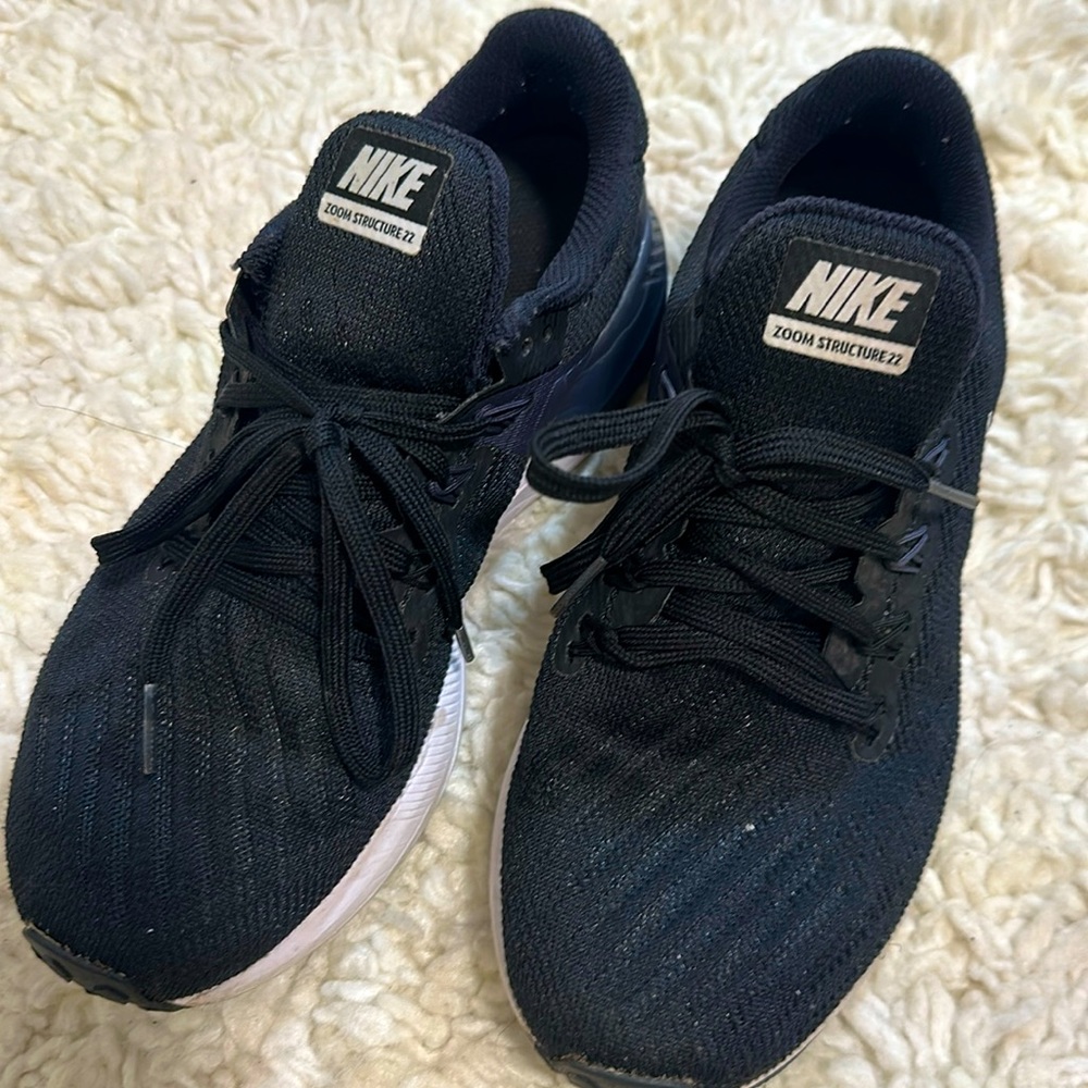 Nike Women's Air Zoom Structure 22 Running Shoes